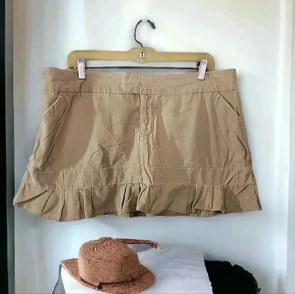 Mossimo Corduroy Mini skirt. Size 17